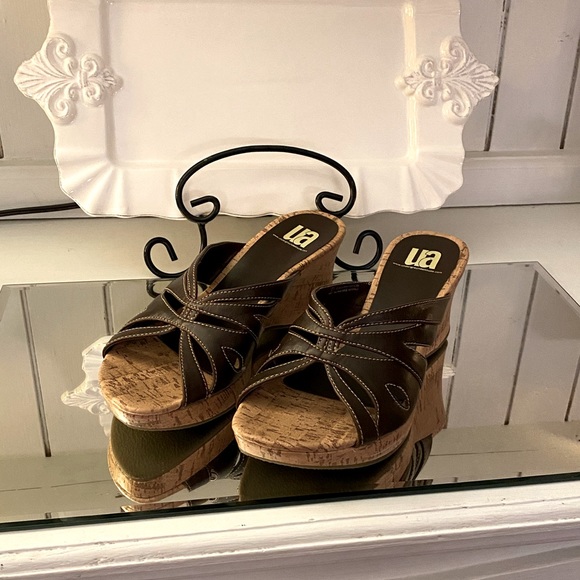 Undergound Attitude Sandals - Picture 5 of 9